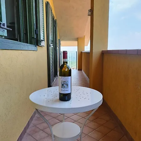 Con Splendida Vista Apartment *